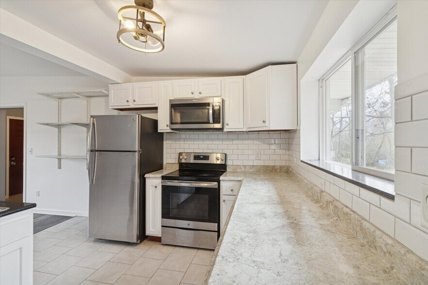 Building Photo - 671 W Clark Rd