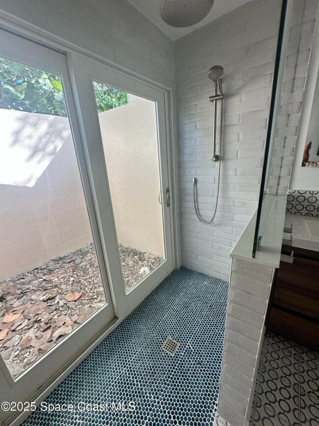 Building Photo - 302 W Osceola Ln