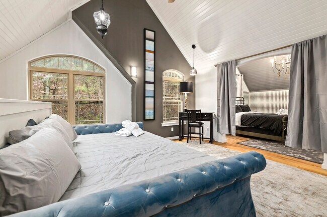 Building Photo - 211 Lakeshore Dr