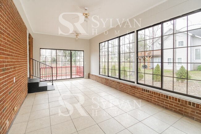 Building Photo - Spacious 4 bedroom updated home!
