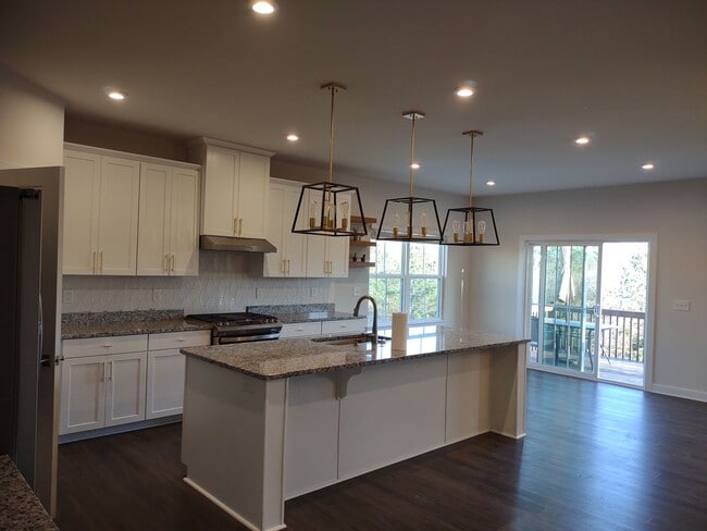 Building Photo - $300 OFF THE FIRST FULL MONTH's RENT!!! Su...
