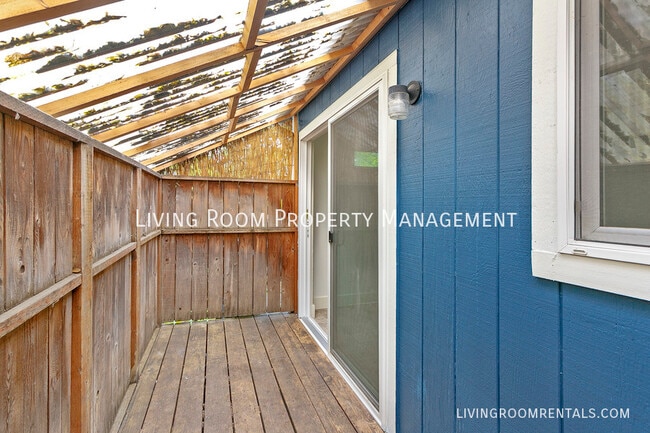 Building Photo - 1416 SE 32nd Pl