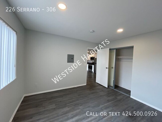 Building Photo - 226 Serrano-306