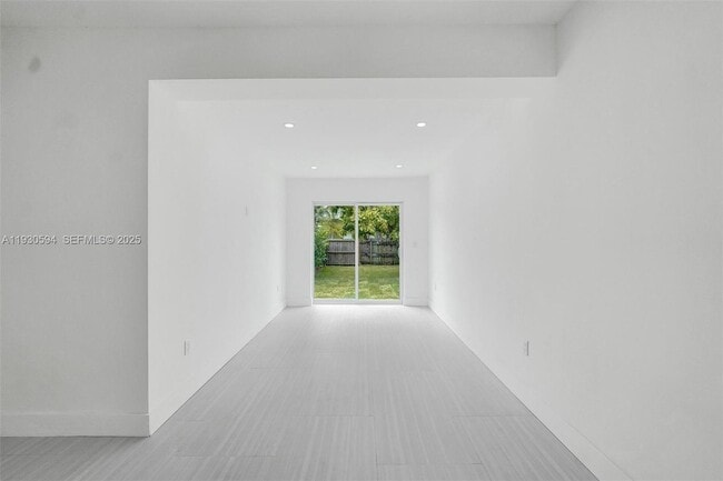 Building Photo - 1430 Michigan Ave