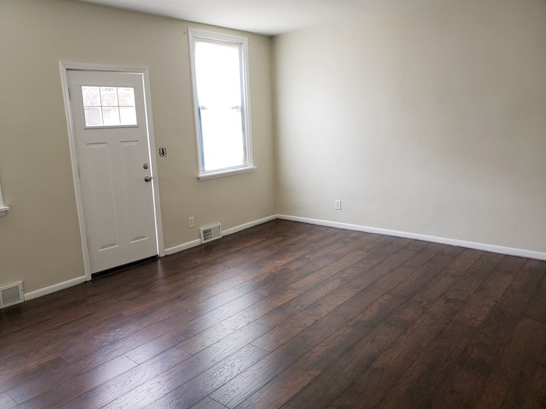 Building Photo - 51 Sterling St