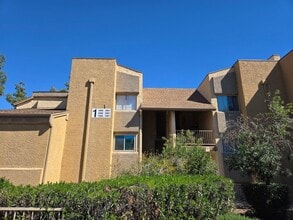 Building Photo - 1 Bed 1 Bath Spacious Apartment