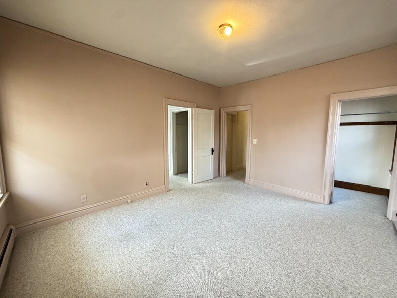 Building Photo - 1155 N Cherry St