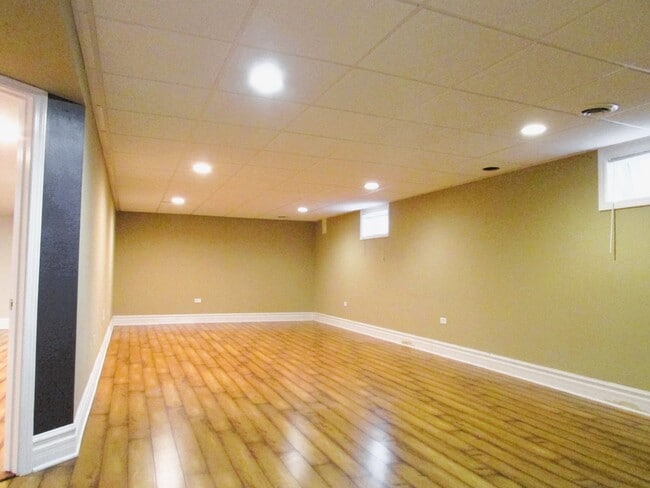 Building Photo - 4620 N Overhill Ave