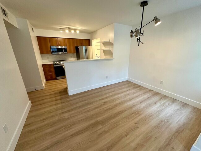 Building Photo - 1020 Crystal Way
