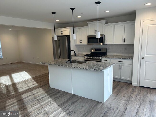 Building Photo - 8177 Lenker Dr