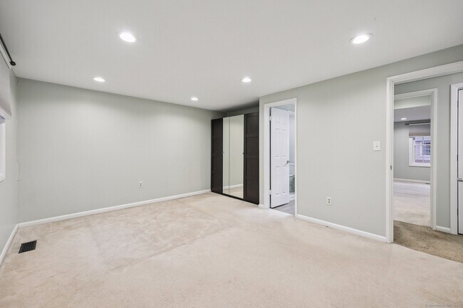 Building Photo - 36 Jackson Dr