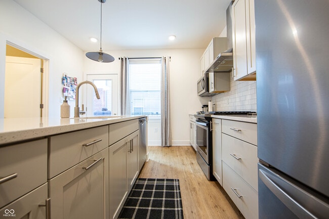 Building Photo - 743 Bates St