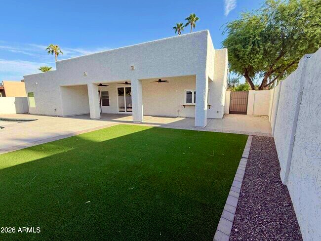 Building Photo - 8702 E San Ardo Dr