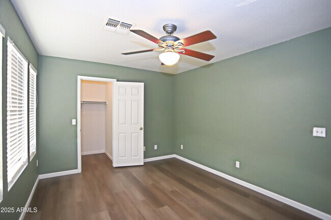 Building Photo - 8833 S 13th Pl