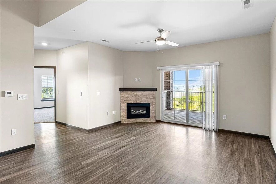Building Photo - 2871 Spring Rose Cir