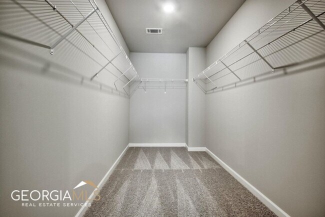 Building Photo - Prime Newnan Location! 2023 build, 3 bedroom townhome within walking distance to Downtown, The LI...