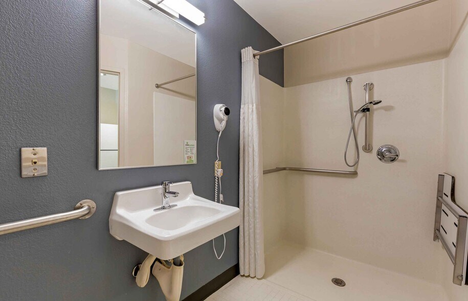 Building Photo - Furnished Studio-Washington, D.C. - Centre...