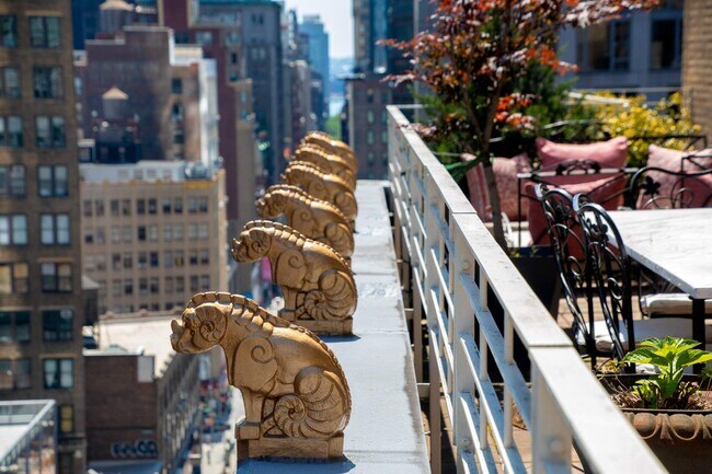 Building Photo - 130 W 30th St