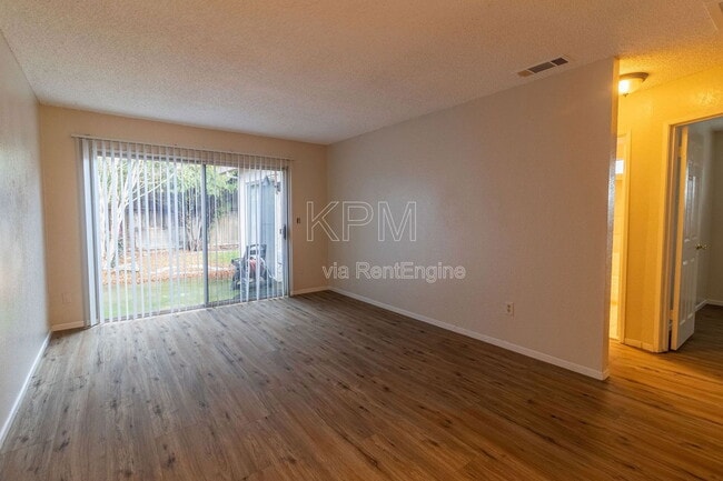 Building Photo - 2540 Banyan Dr