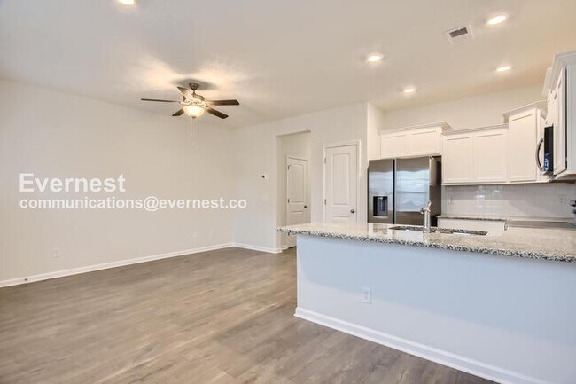Building Photo - 3 Bed/2.5 Bath Townhome with Garage / Pet-Friendly / Available Now!