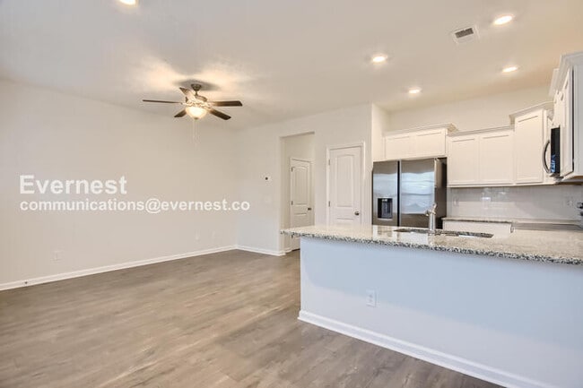 Building Photo - 305 Raines Ct