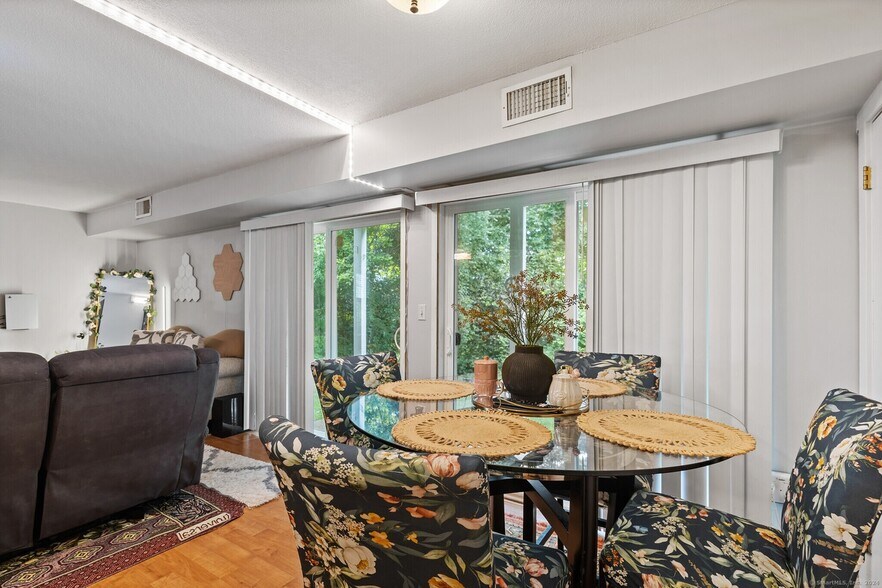 Building Photo - 59 Brookwood Dr