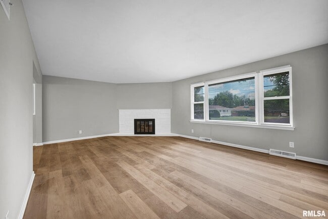 Building Photo - 1407 W Sunnyview Dr
