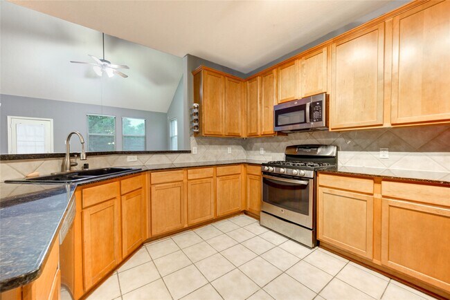 Building Photo - 2931 Meadowglen Cove