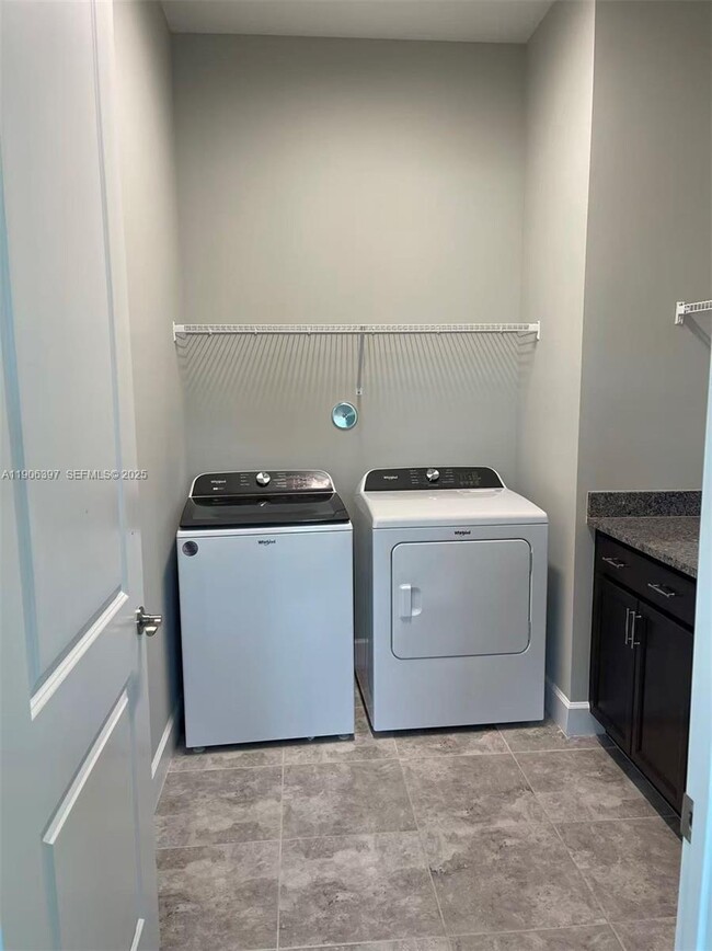 Building Photo - 14982 RedCove Pl