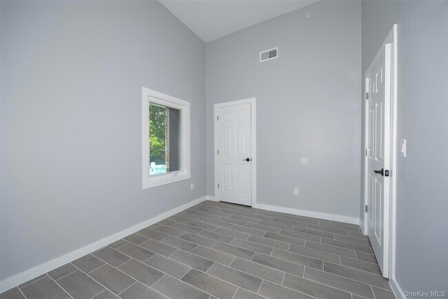 Building Photo - 126 Innis Ave