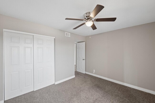 Building Photo - 540 N May