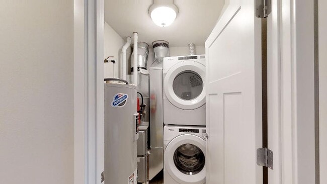 Building Photo - RENT SPECIAL - 2 Bedroom 2 Bathroom Condo Style Inner-Upper is Available