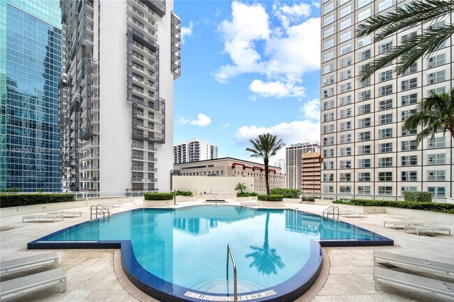 Building Photo - 300 S Biscayne Blvd