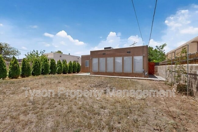 Building Photo - 310 Truman St NE
