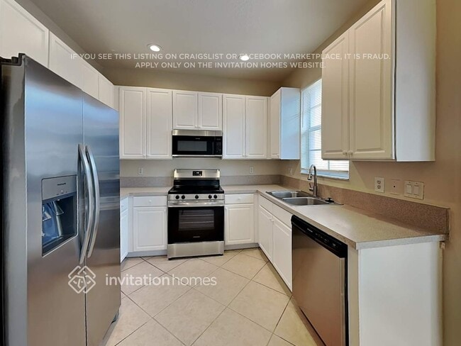 Building Photo - 187 E Thatch Palm Cir