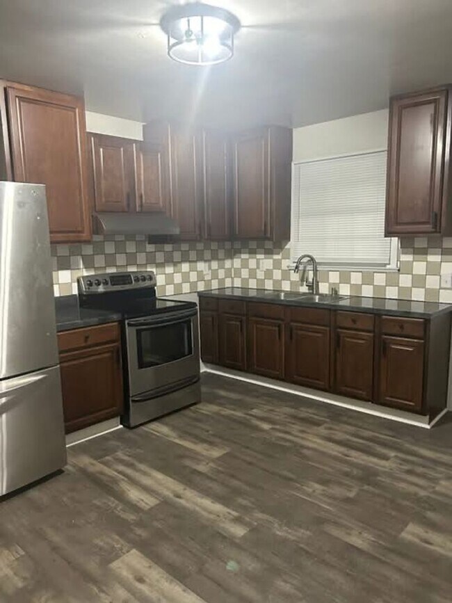 Building Photo - 2613 Watson Dr