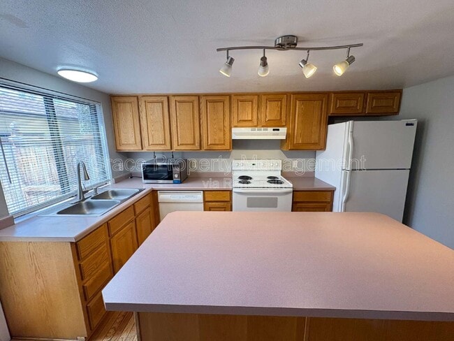 Building Photo - 3541 S Kittredge St