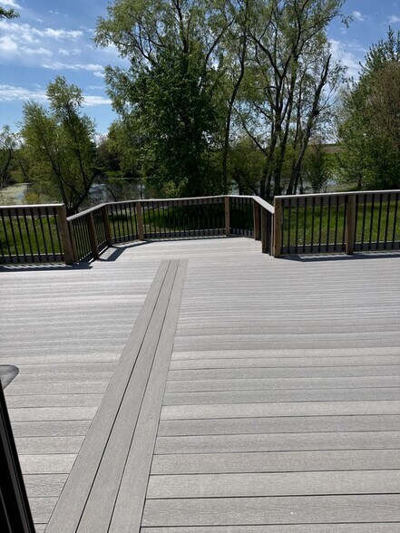 deck/pond - 1525 T Ave