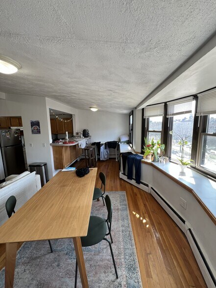 Building Photo - 518 Massachusetts Ave