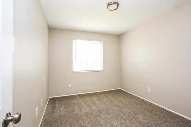 Building Photo - 1335 Birch Dr