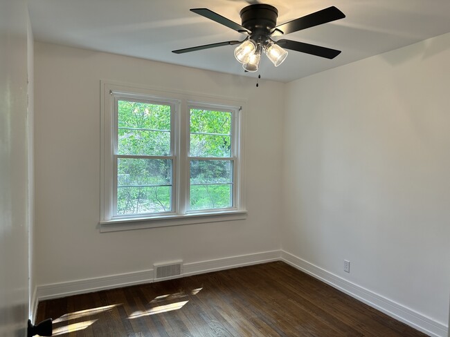 Building Photo - 834 Gardner Rd