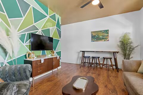 Building Photo - 772 W 300 N
