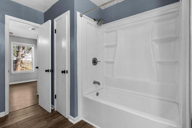 Building Photo - "Charming 3-Bed Home in Fort Walton Beach – Pet Friendly!"