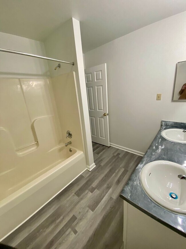 Building Photo - 6437 Terrace Ct