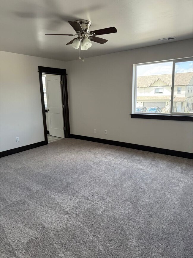 Building Photo - Brand New 3 Bed 2.5 Bath with double attac...