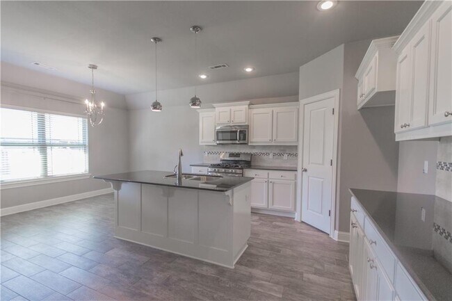 Building Photo - 3411 SW Gibson Ave