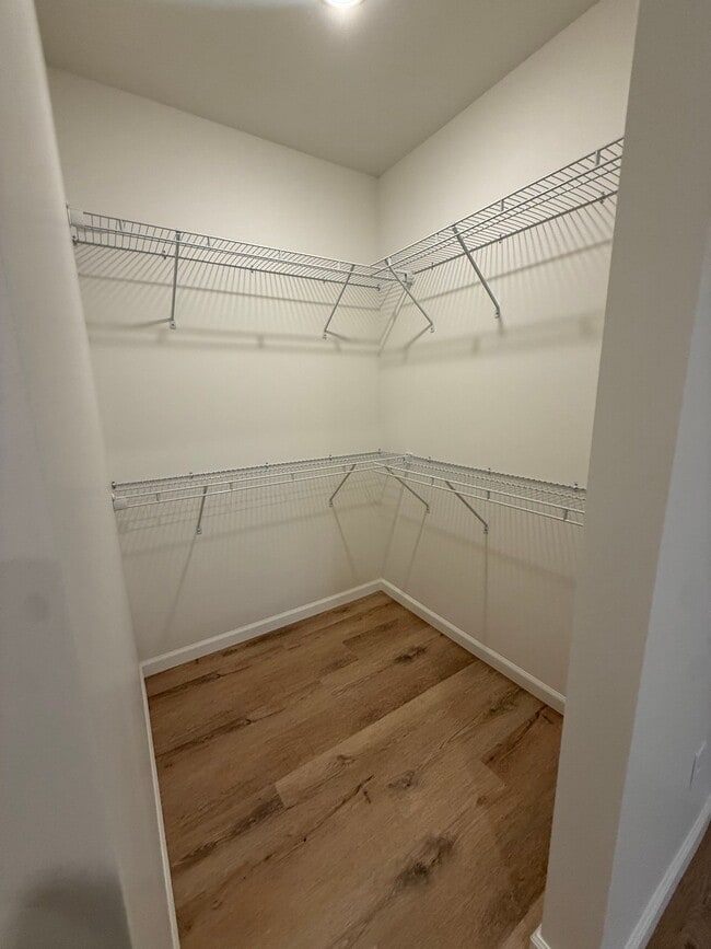 Building Photo - 2 Bedroom 1 Bathroom Apartment