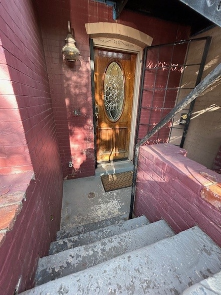 Building Photo - 313 6th St SE