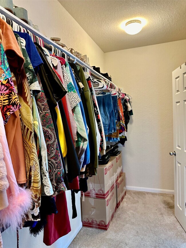 Building Photo - 18622 Each Elm Way