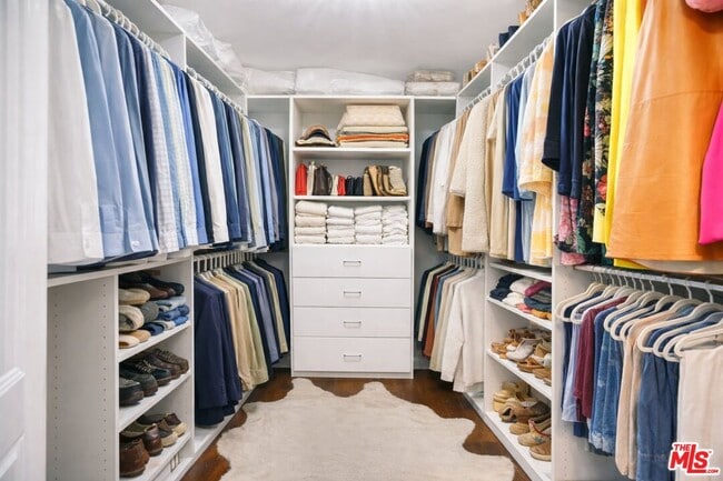 Building Photo - 4952 Placidia Ave